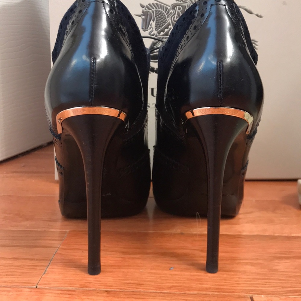 Like new only worn once authentic Burberry peeptoe - Picture 8 of 8